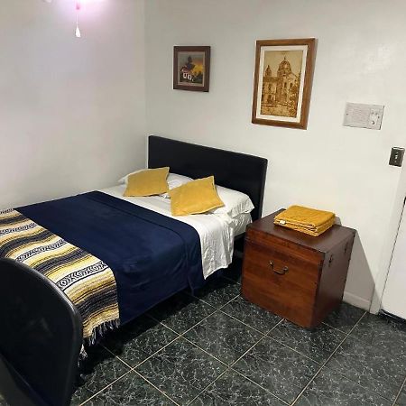 Snug Minimalist Full Bed With 50 Inch Smart Tv, Netflix, Airplay, Mini-Fridge, And 500 Mbps Wifi Near Fiu, Dolphin Mall, Airport Miami Exterior foto