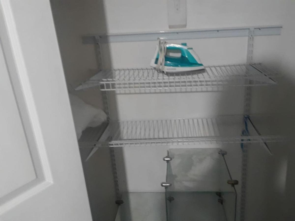 Snug Minimalist Full Bed With 50 Inch Smart Tv, Netflix, Airplay, Mini-Fridge, And 500 Mbps Wifi Near Fiu, Dolphin Mall, Airport Miami Exterior foto