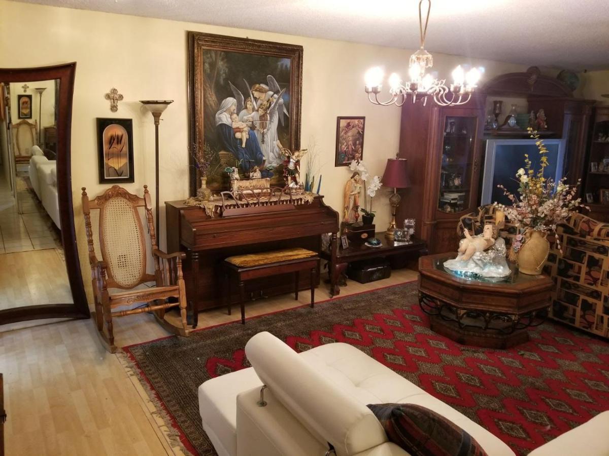 Snug Minimalist Full Bed With 50 Inch Smart Tv, Netflix, Airplay, Mini-Fridge, And 500 Mbps Wifi Near Fiu, Dolphin Mall, Airport Miami Exterior foto
