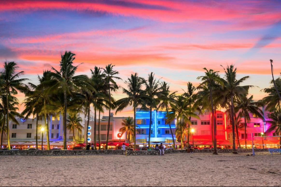Snug Minimalist Full Bed With 50 Inch Smart Tv, Netflix, Airplay, Mini-Fridge, And 500 Mbps Wifi Near Fiu, Dolphin Mall, Airport Miami Exterior foto