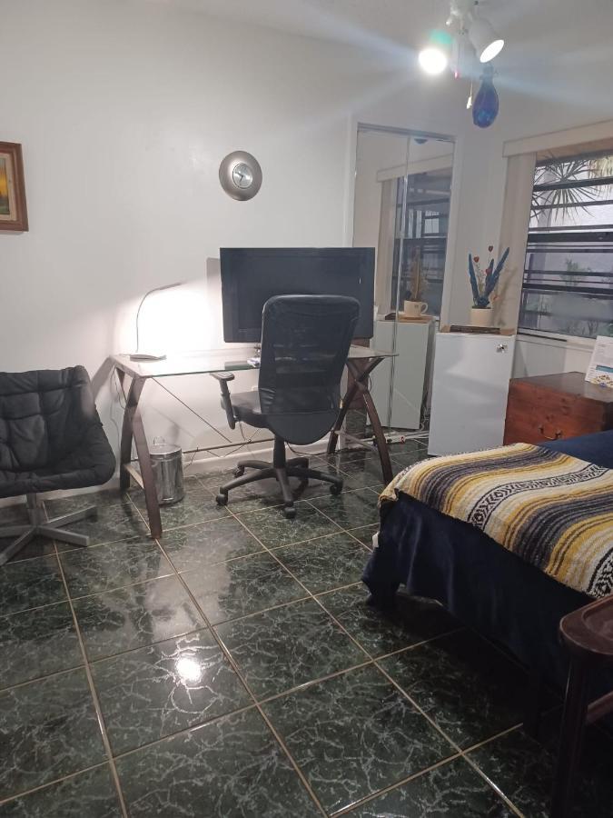 Snug Minimalist Full Bed With 50 Inch Smart Tv, Netflix, Airplay, Mini-Fridge, And 500 Mbps Wifi Near Fiu, Dolphin Mall, Airport Miami Exterior foto